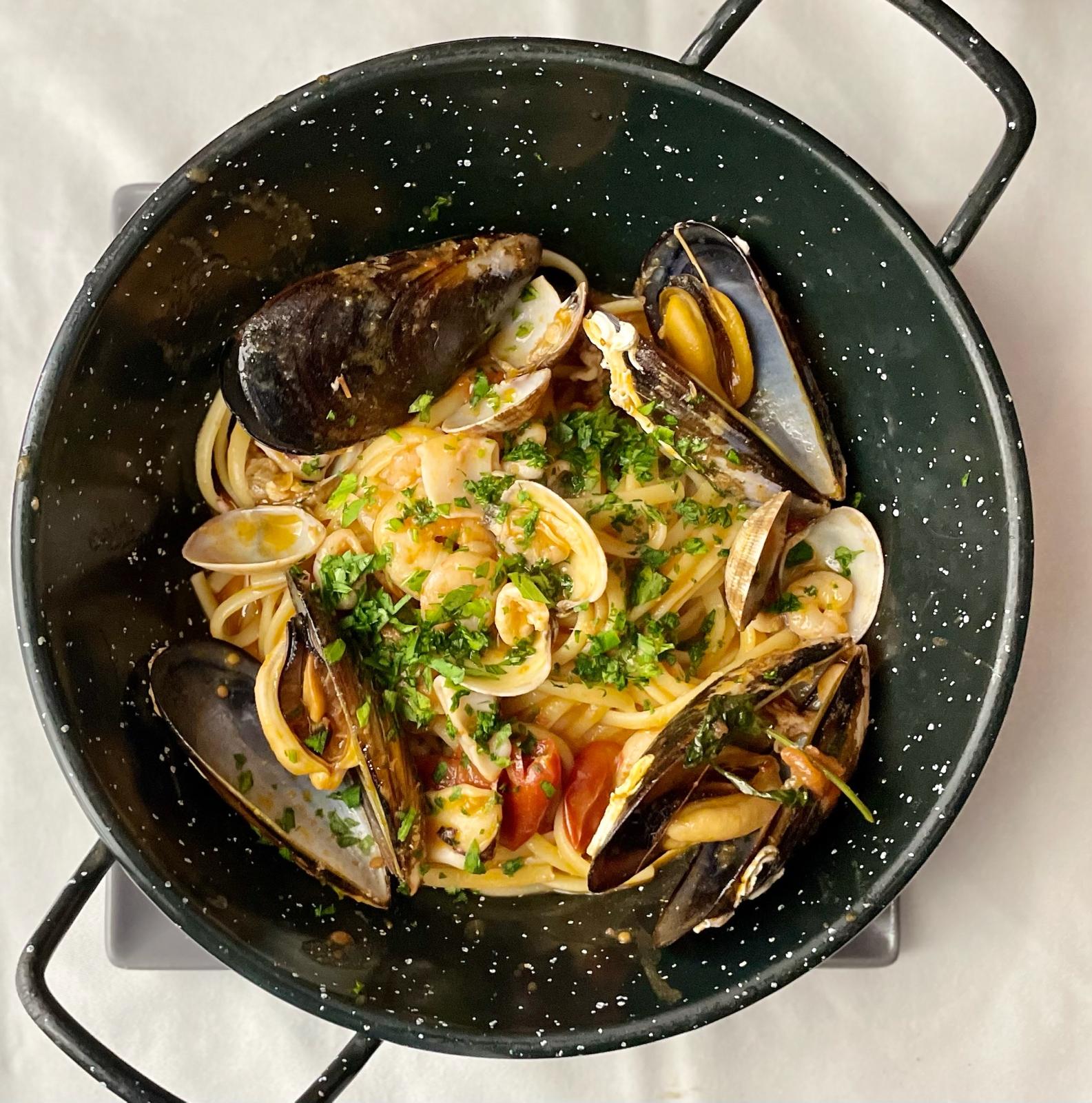 Pasta de Bella Napoli con mejillones y almejas